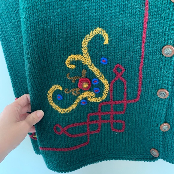 Rare Green Embroidered Cardigan ASO Phoebe Buffay on Friends - Picture 7 of 17